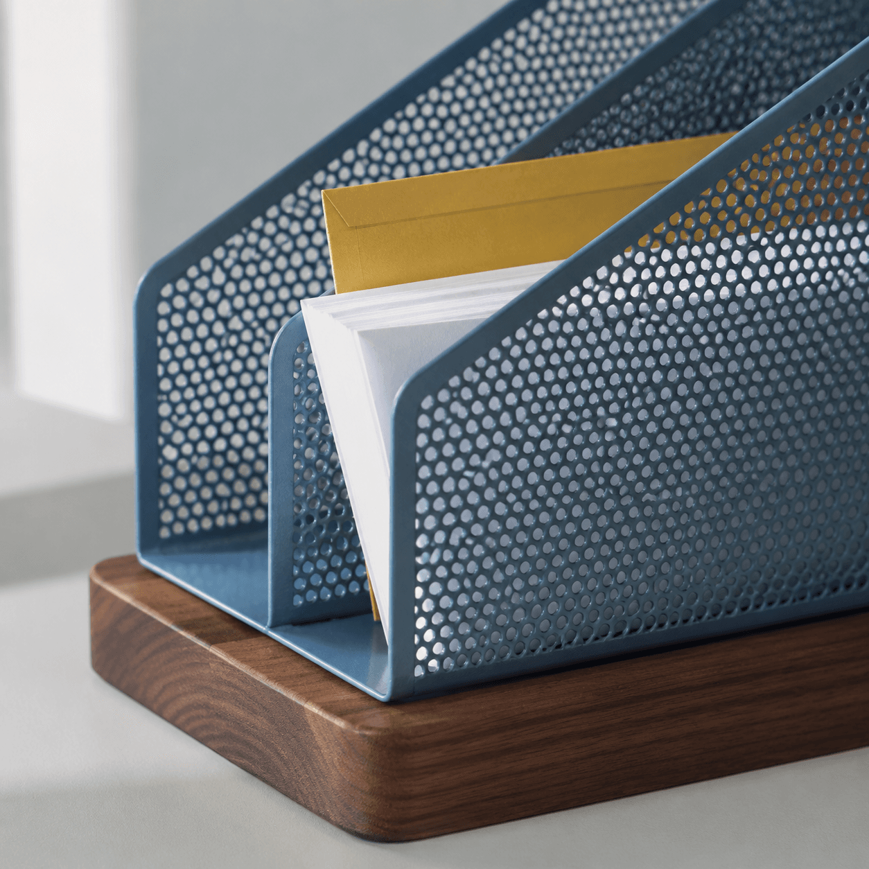 Desk Folder Stand — Detail
